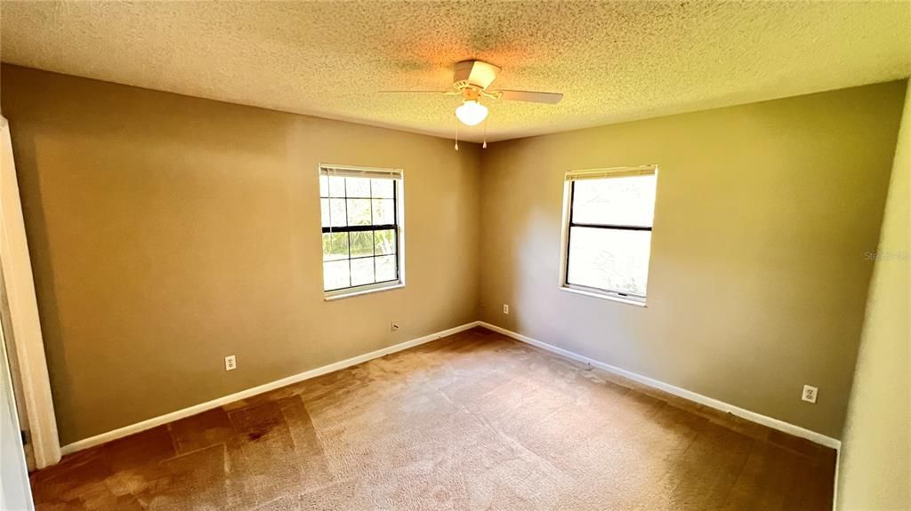 For Rent: $1,650 (3 beds, 2 baths, 1303 Square Feet)