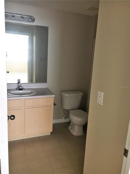 Active With Contract: $1,400 (1 beds, 1 baths, 643 Square Feet)