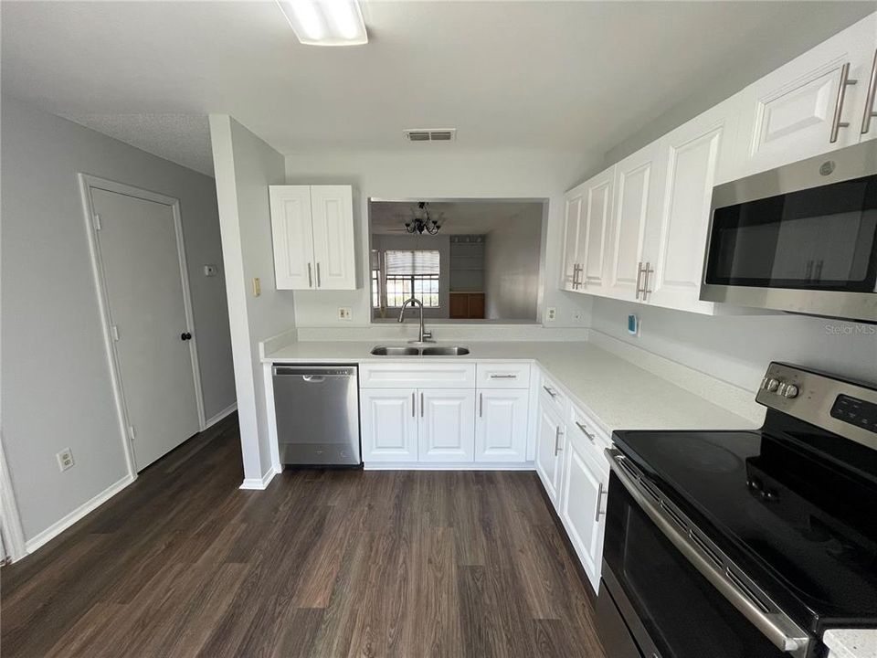 For Rent: $1,900 (2 beds, 2 baths, 1185 Square Feet)