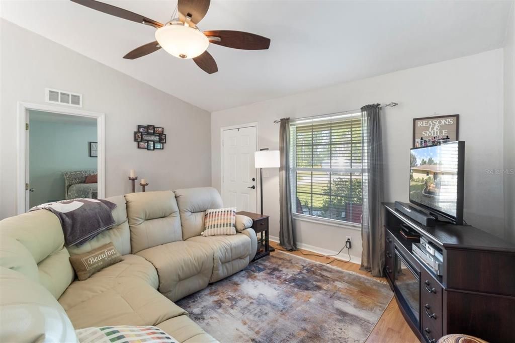 Active With Contract: $235,000 (3 beds, 2 baths, 1178 Square Feet)