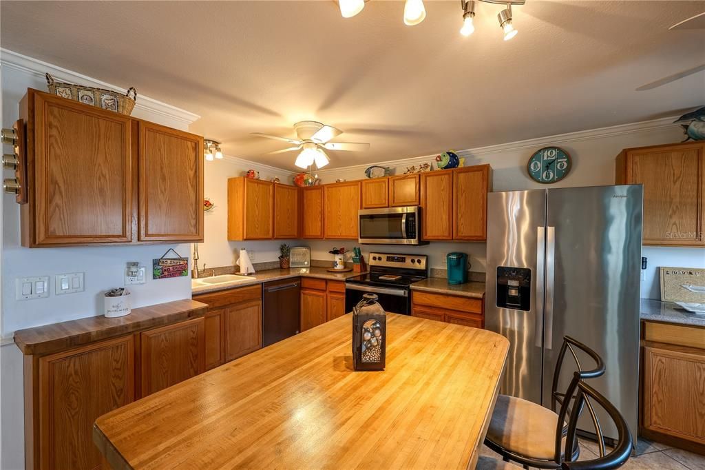 For Sale: $169,000 (2 beds, 1 baths, 875 Square Feet)