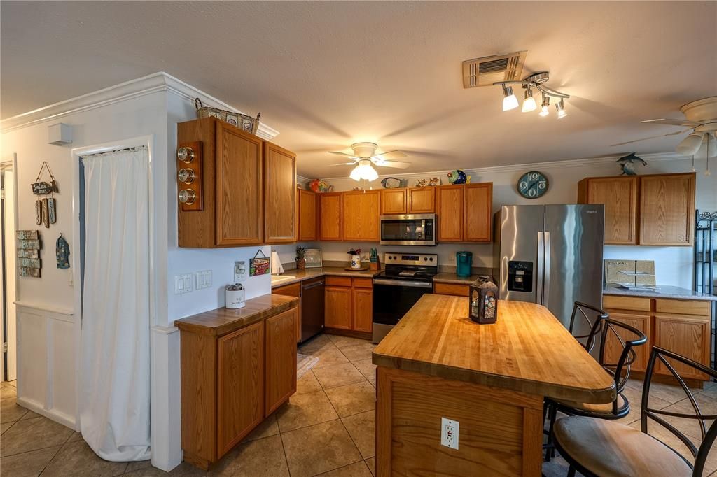 For Sale: $169,000 (2 beds, 1 baths, 875 Square Feet)