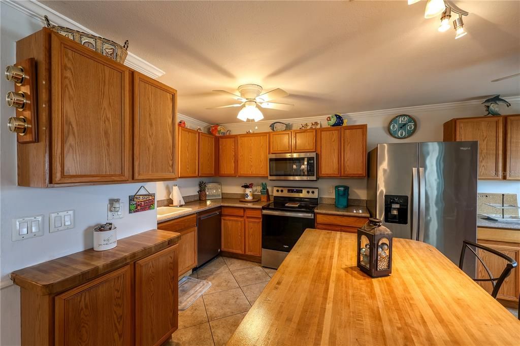 For Sale: $169,000 (2 beds, 1 baths, 875 Square Feet)