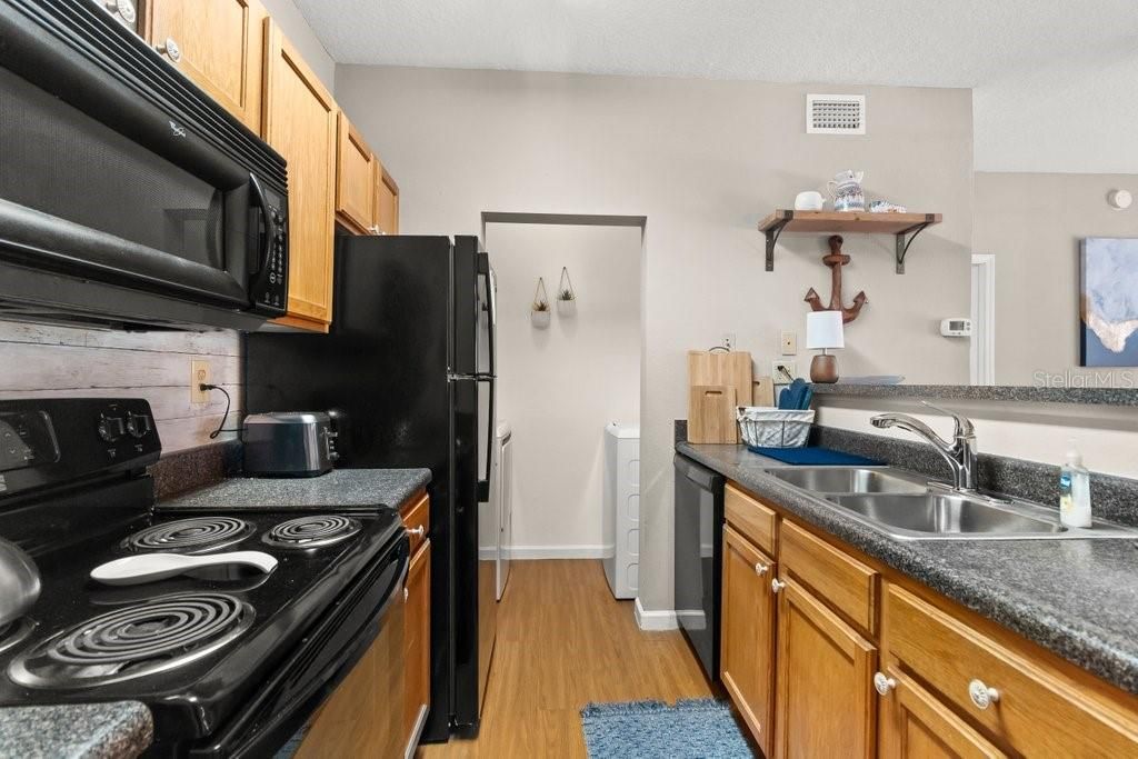 For Rent: $2,100 (2 beds, 2 baths, 925 Square Feet)