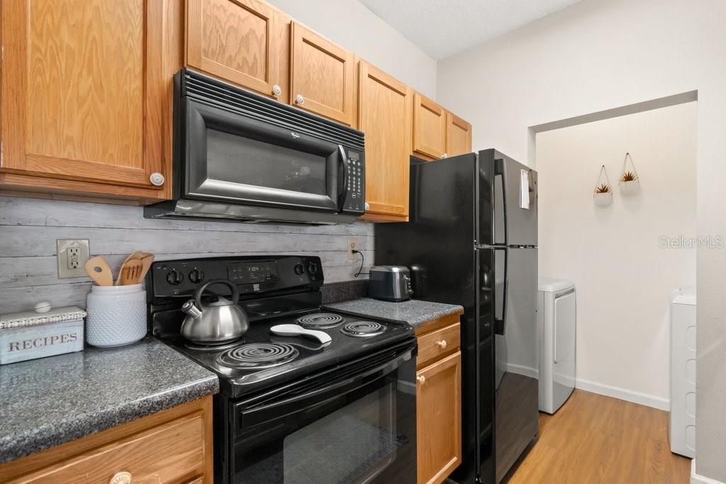 For Rent: $2,100 (2 beds, 2 baths, 925 Square Feet)
