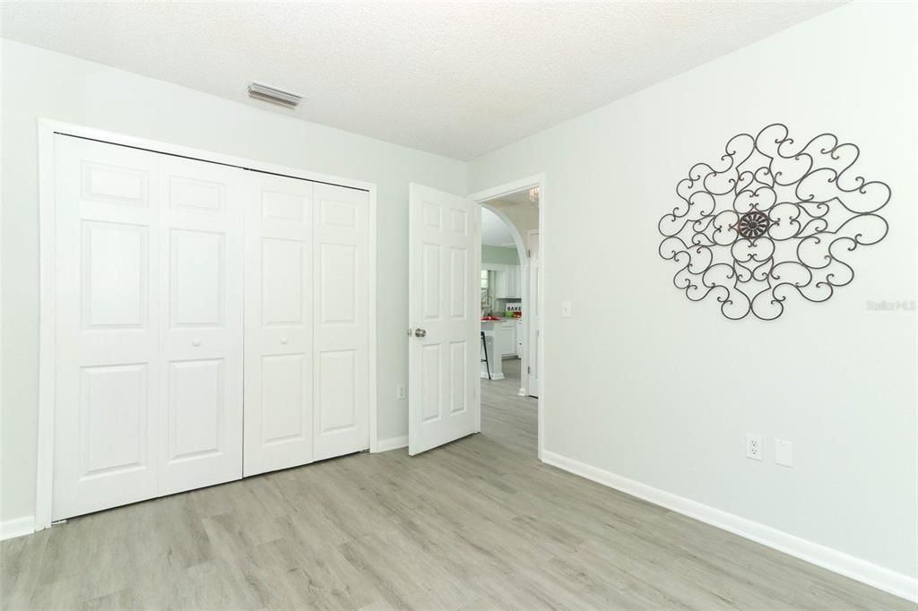 Active With Contract: $239,900 (2 beds, 1 baths, 812 Square Feet)