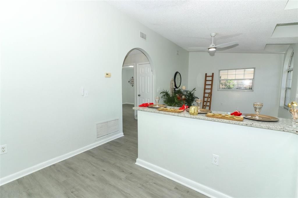 Active With Contract: $239,900 (2 beds, 1 baths, 812 Square Feet)