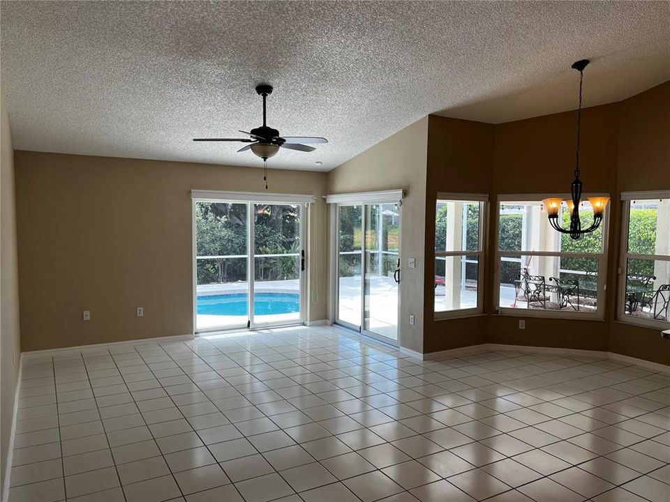 Family Room/Breakfast Nook