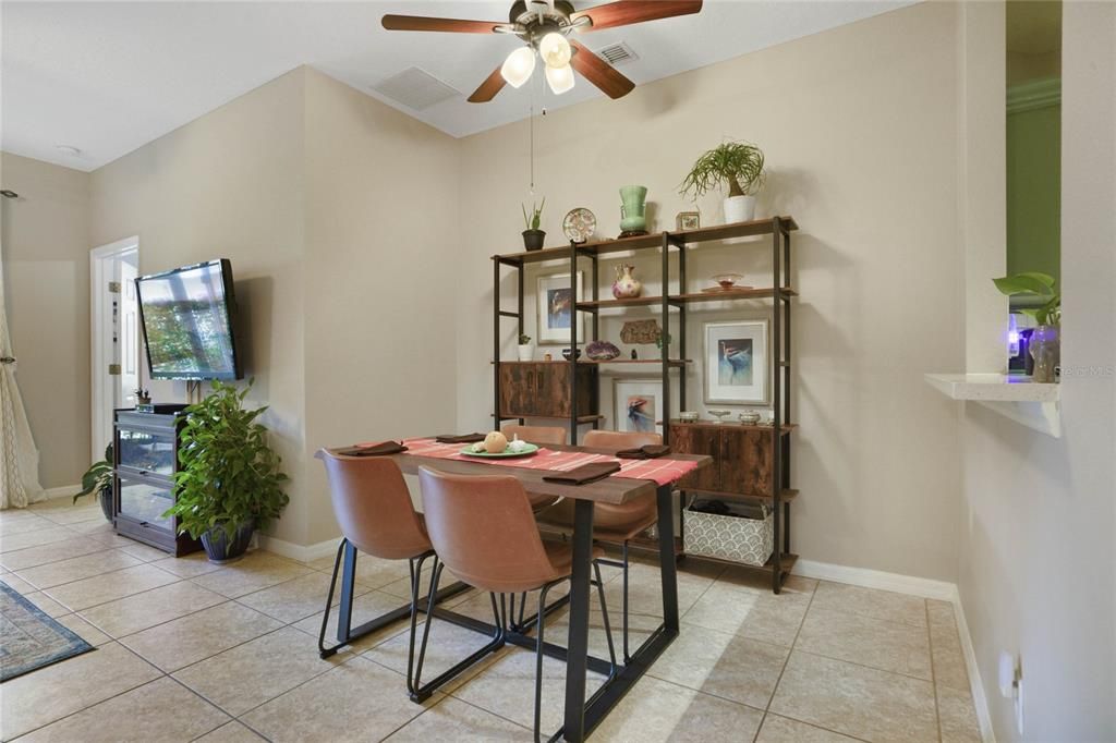 Active With Contract: $305,000 (3 beds, 2 baths, 1255 Square Feet)