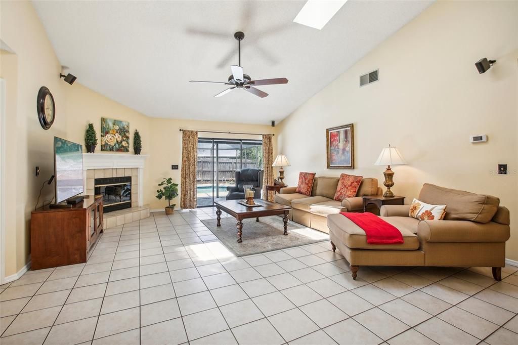 Active With Contract: $465,000 (4 beds, 2 baths, 2201 Square Feet)