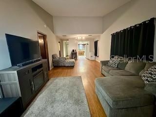For Sale: $210,000 (2 beds, 2 baths, 990 Square Feet)