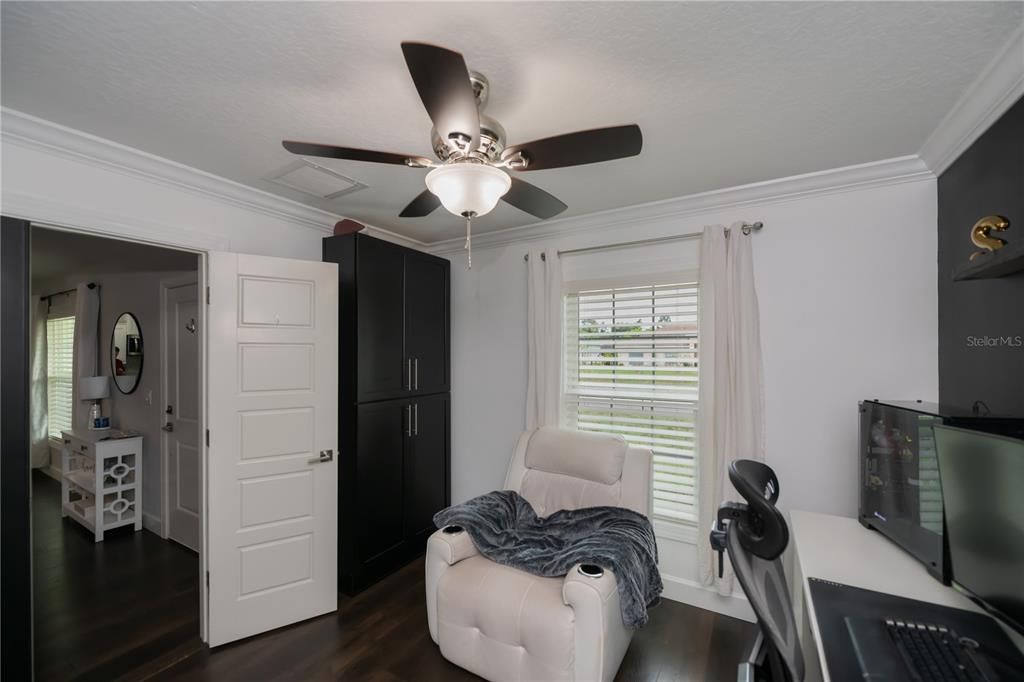 For Sale: $400,000 (4 beds, 2 baths, 1692 Square Feet)