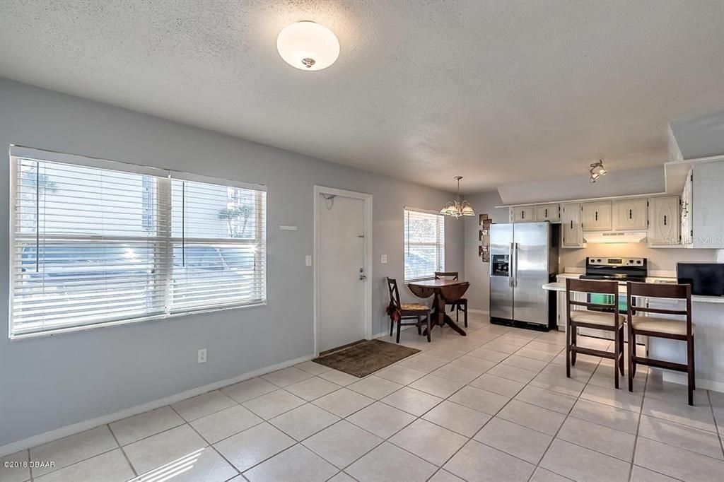 For Sale: $238,000 (2 beds, 1 baths, 734 Square Feet)