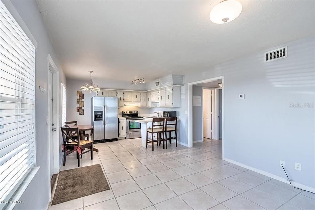 For Sale: $238,000 (2 beds, 1 baths, 734 Square Feet)