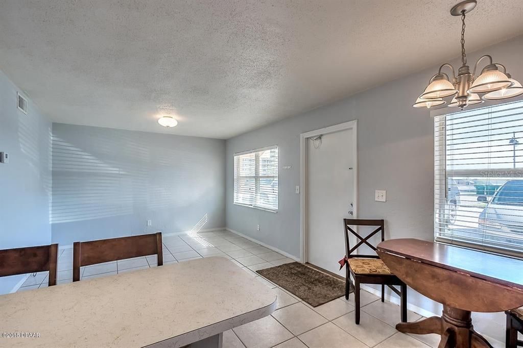 For Sale: $238,000 (2 beds, 1 baths, 734 Square Feet)