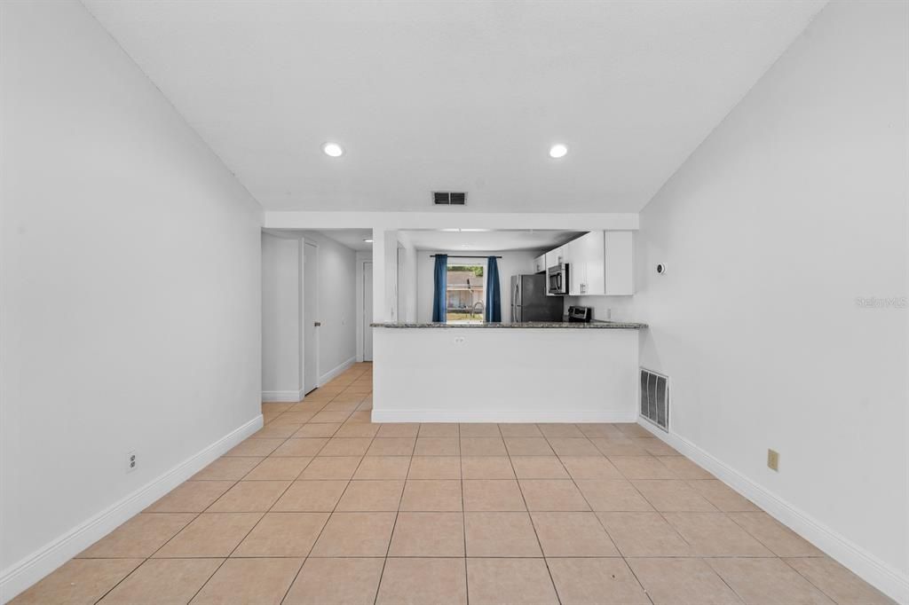 For Sale: $329,900 (2 beds, 1 baths, 808 Square Feet)