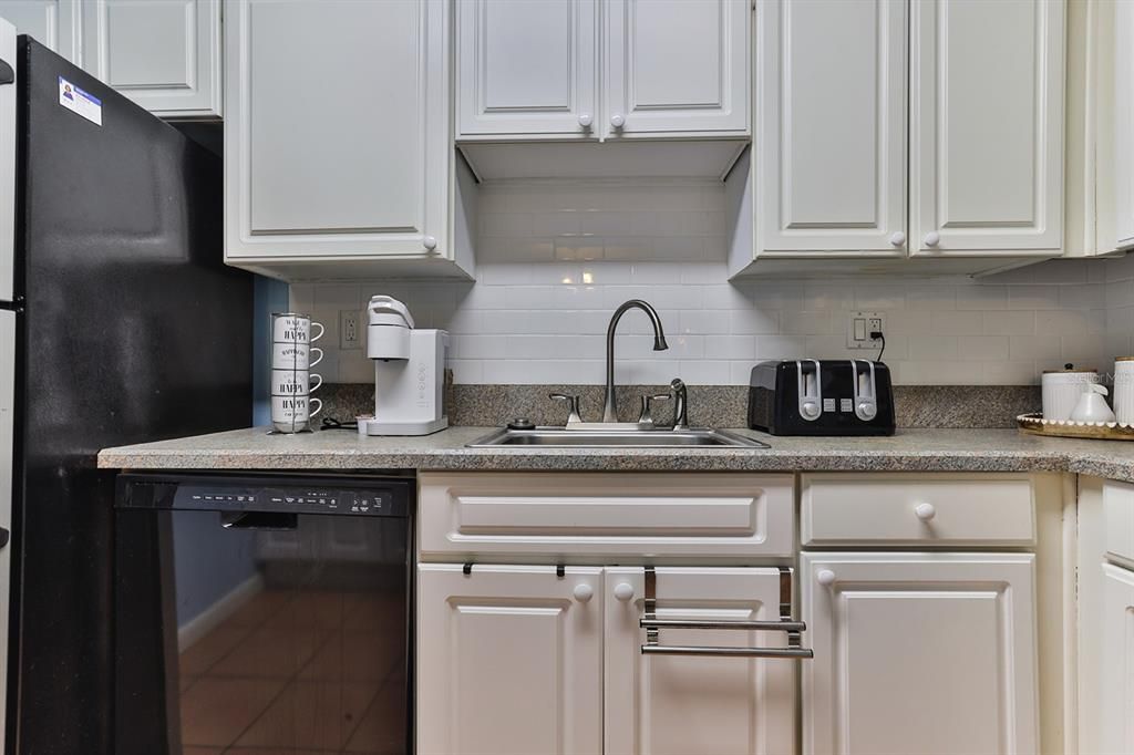 Active With Contract: $199,000 (1 beds, 1 baths, 796 Square Feet)