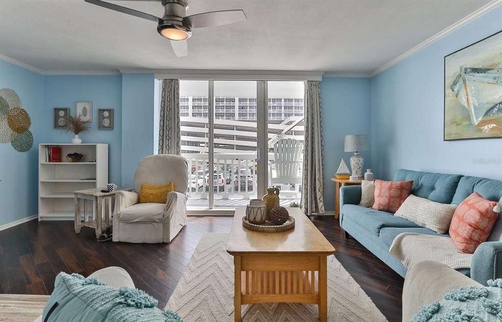 Active With Contract: $199,000 (1 beds, 1 baths, 796 Square Feet)