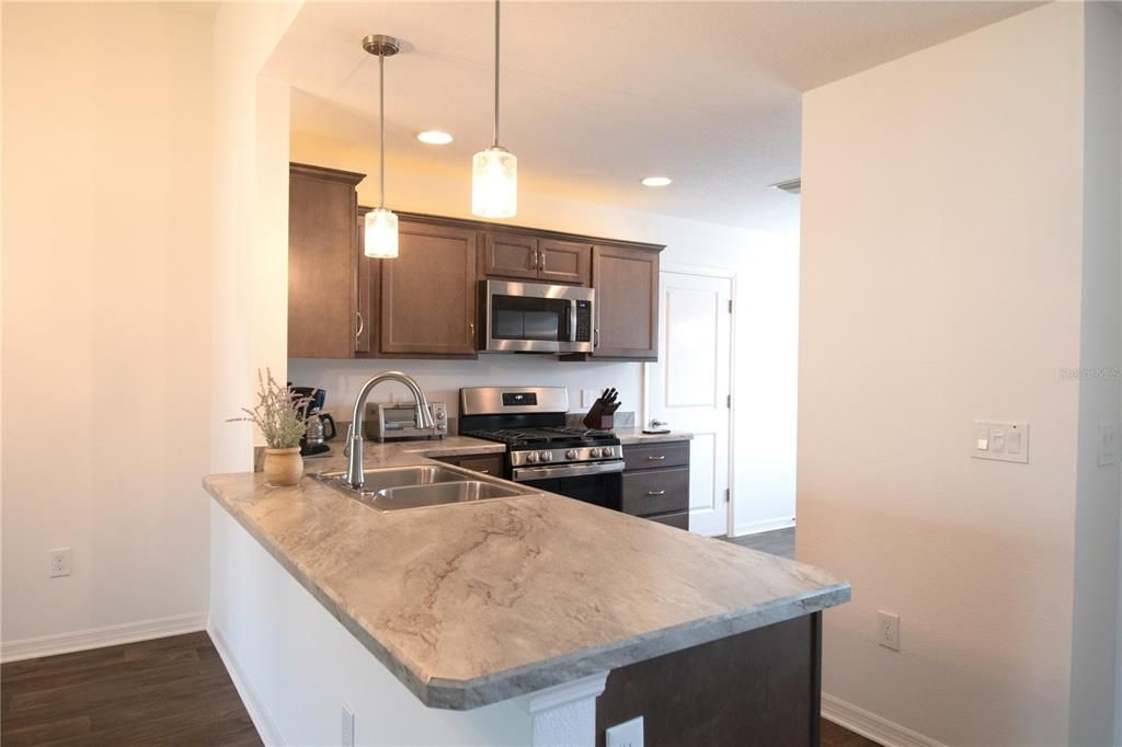 Active With Contract: $399,900 (3 beds, 2 baths, 1569 Square Feet)