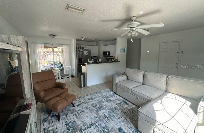 Recently Rented: $2,195 (3 beds, 2 baths, 1063 Square Feet)