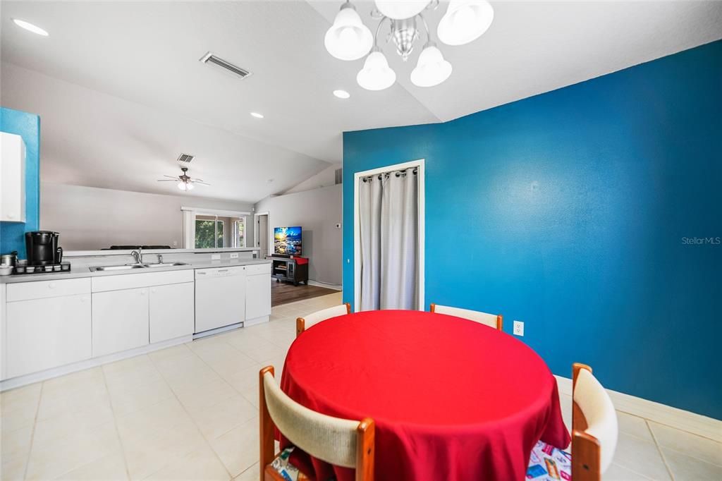 Active With Contract: $290,000 (3 beds, 2 baths, 1296 Square Feet)