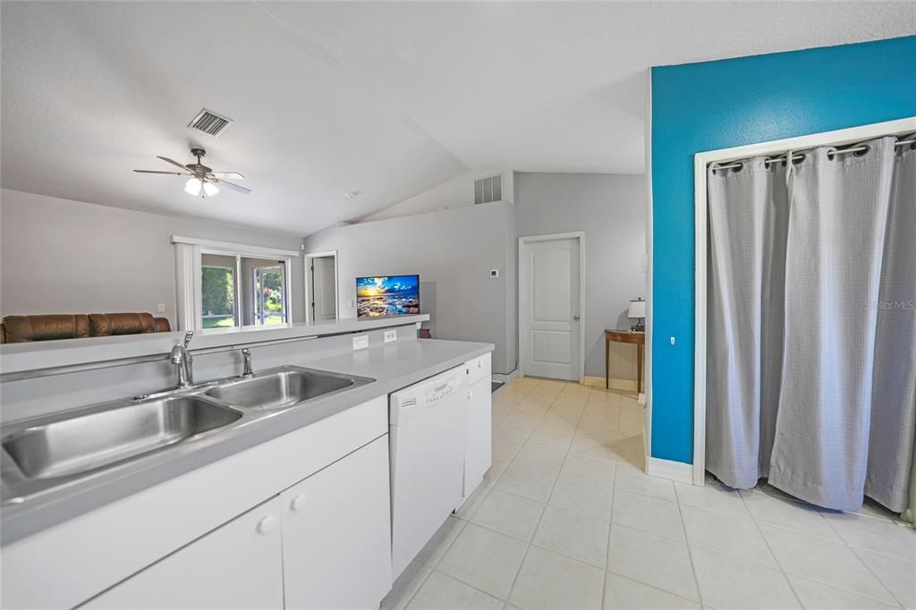 Active With Contract: $290,000 (3 beds, 2 baths, 1296 Square Feet)