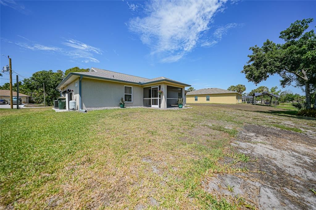 Active With Contract: $290,000 (3 beds, 2 baths, 1296 Square Feet)