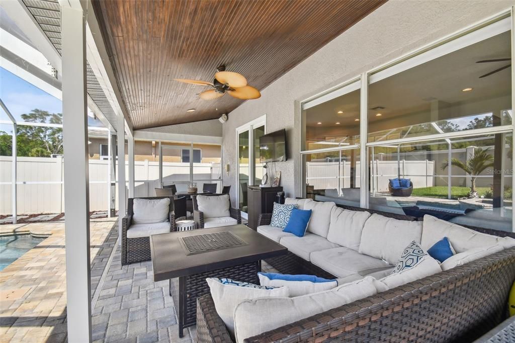 Outdoor lounge space... and check out that wood ceiling... pure grandeur!
