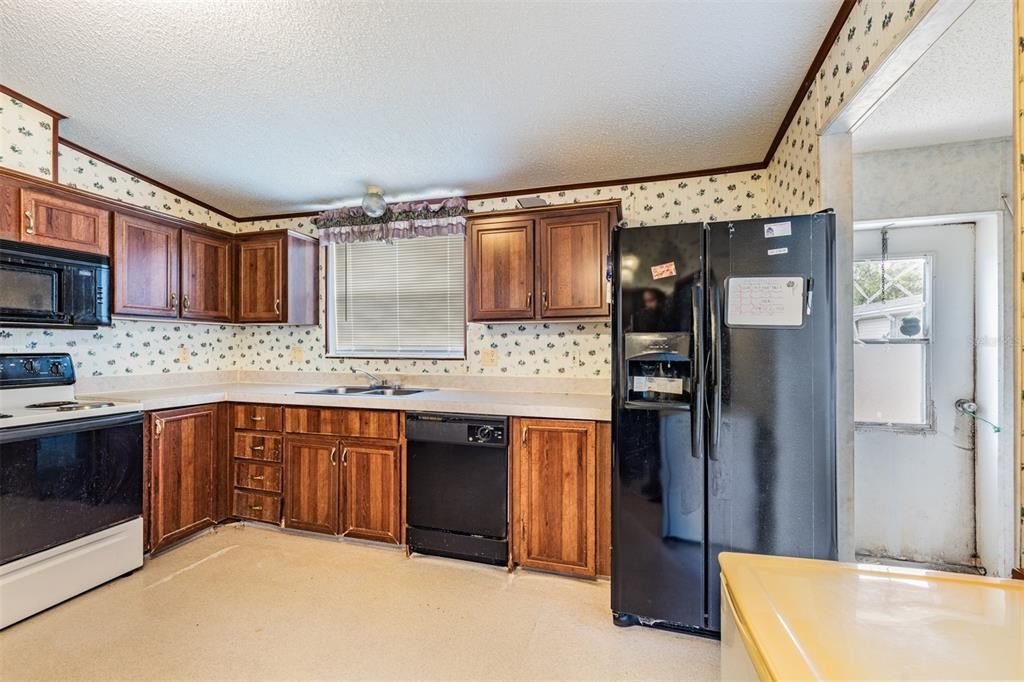 For Sale: $140,000 (3 beds, 2 baths, 1512 Square Feet)