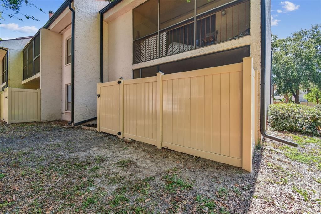 Active With Contract: $169,900 (1 beds, 1 baths, 817 Square Feet)