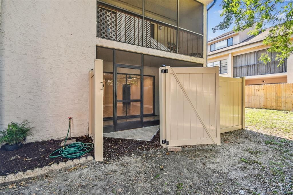 Active With Contract: $169,900 (1 beds, 1 baths, 817 Square Feet)