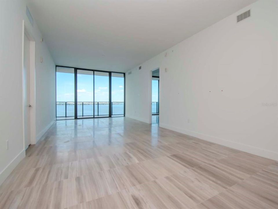 Activo con contrato: $2,499,000 (2 camas, 2 baños, 2405 Pies cuadrados)