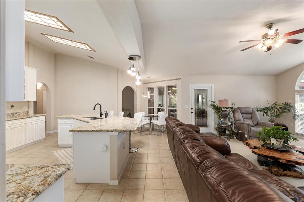 For Sale: $549,000 (4 beds, 3 baths, 2733 Square Feet)