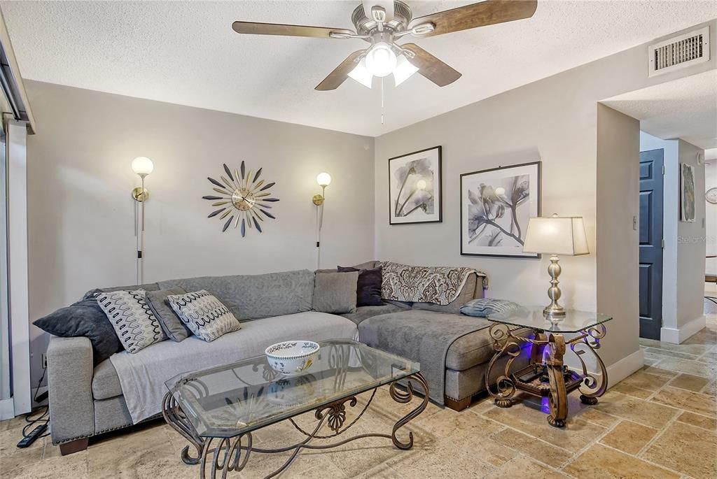 Active With Contract: $195,000 (2 beds, 2 baths, 1052 Square Feet)