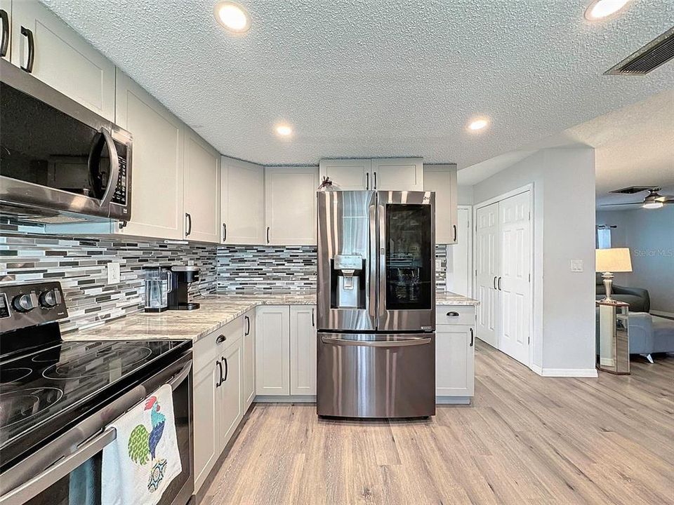 For Sale: $289,900 (2 beds, 2 baths, 1342 Square Feet)