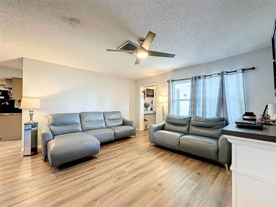 For Sale: $289,900 (2 beds, 2 baths, 1342 Square Feet)