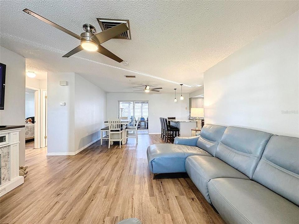 For Sale: $289,900 (2 beds, 2 baths, 1342 Square Feet)