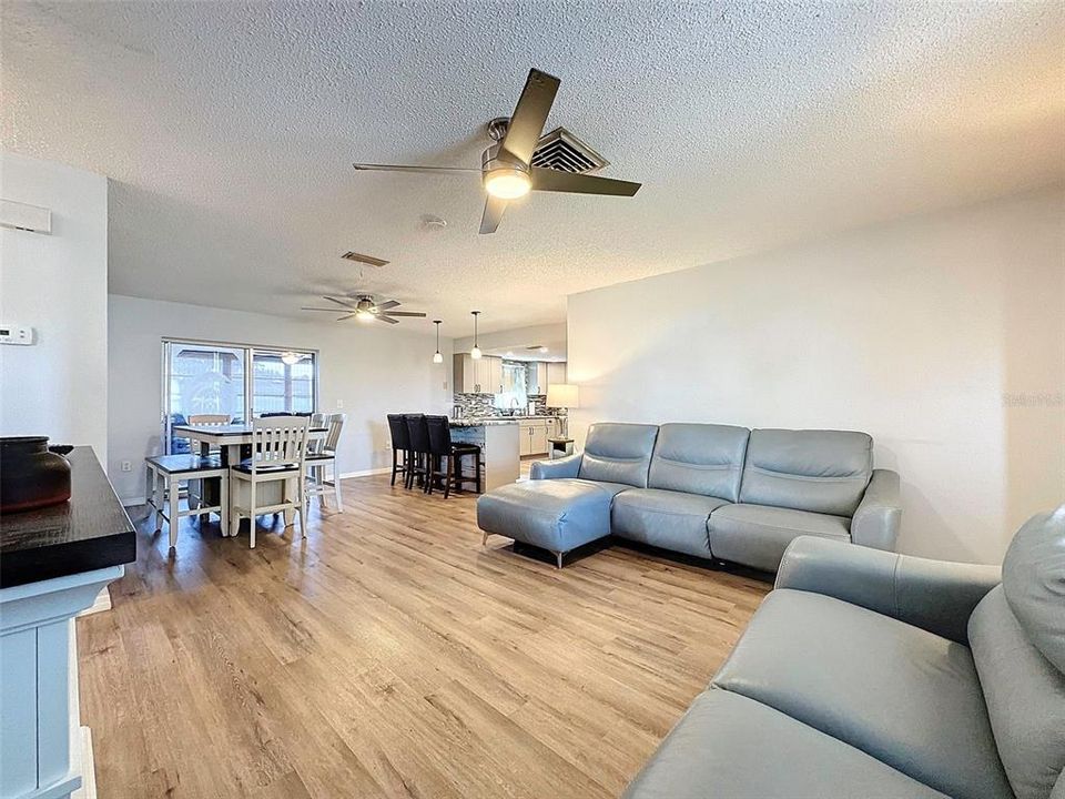 For Sale: $289,900 (2 beds, 2 baths, 1342 Square Feet)