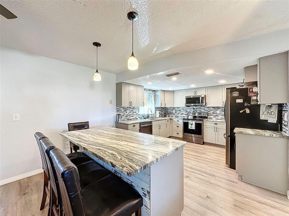 For Sale: $289,900 (2 beds, 2 baths, 1342 Square Feet)