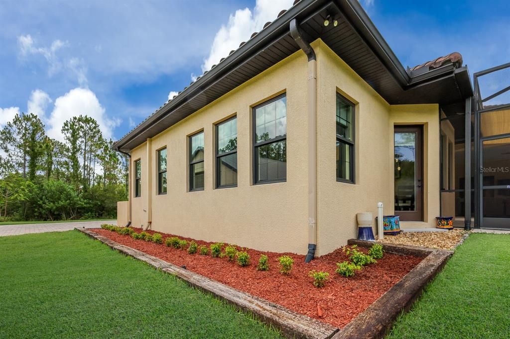 Back of the Guest house offering 2 bedrooms, 2 baths, living room and kitchen