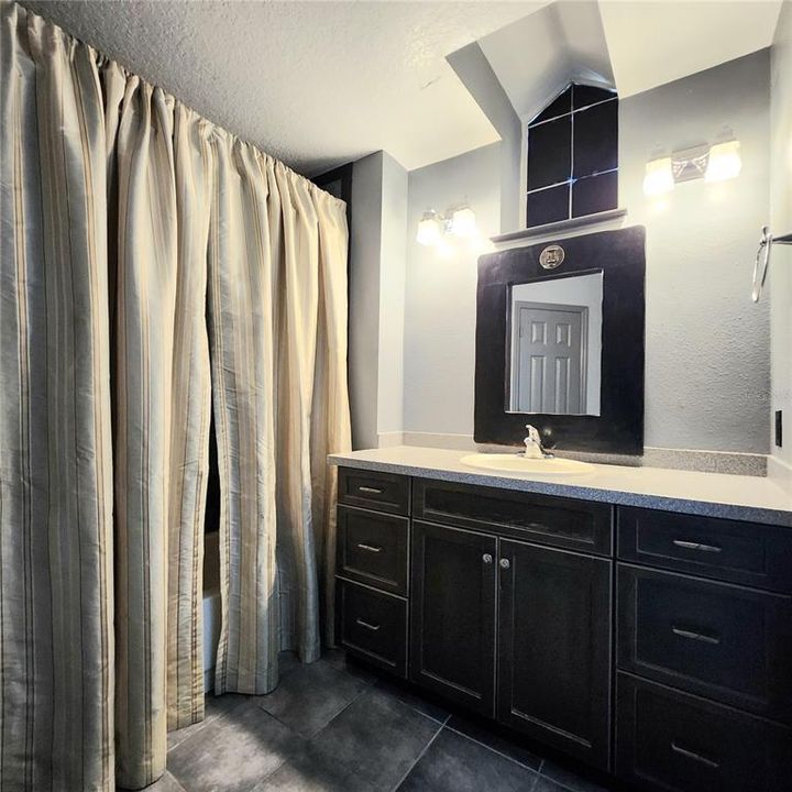 Upstairs Masterbedroom Walk-in Closet.