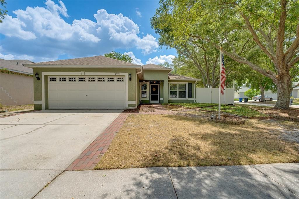 Active With Contract: $330,000 (3 beds, 2 baths, 1424 Square Feet)