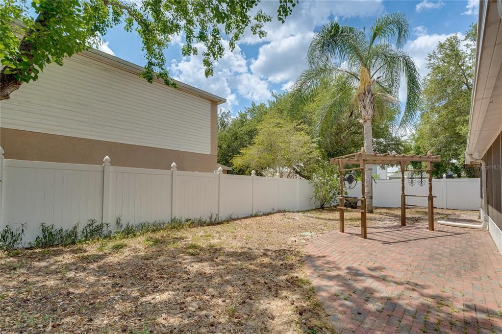 Active With Contract: $330,000 (3 beds, 2 baths, 1424 Square Feet)