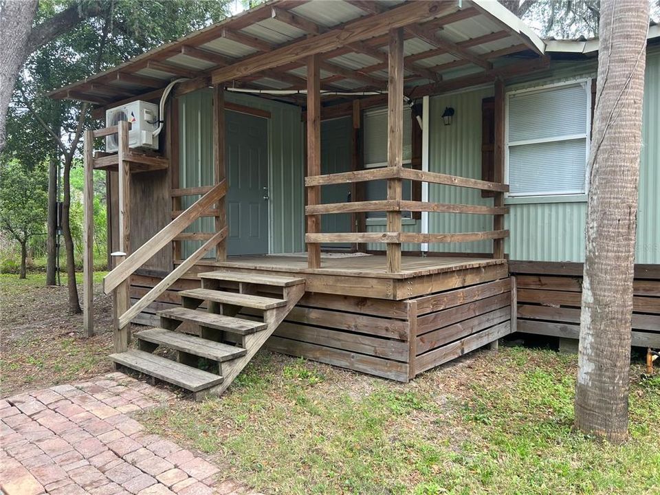 For Rent: $1,350 (1 beds, 1 baths, 550 Square Feet)