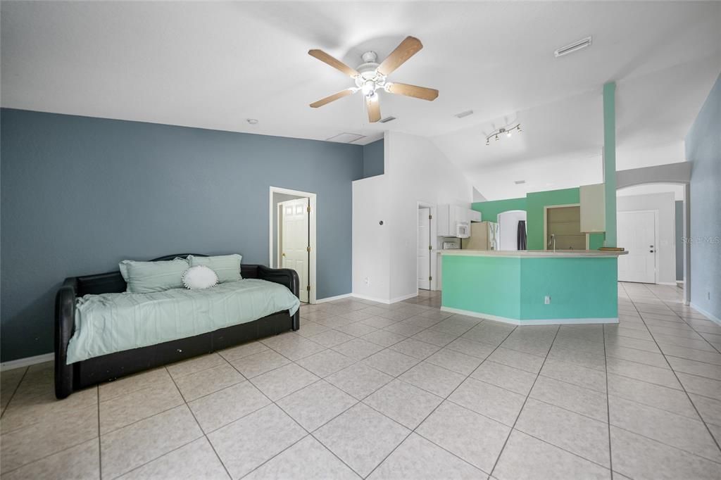 For Sale: $350,000 (3 beds, 2 baths, 1621 Square Feet)