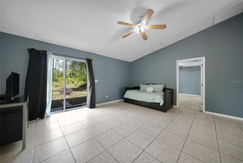 For Sale: $350,000 (3 beds, 2 baths, 1621 Square Feet)