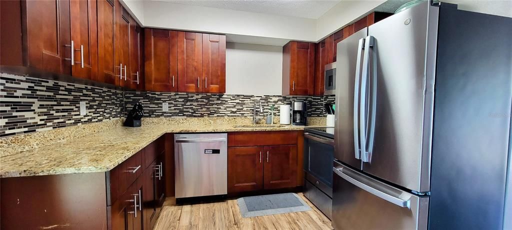 For Sale: $239,000 (2 beds, 1 baths, 792 Square Feet)