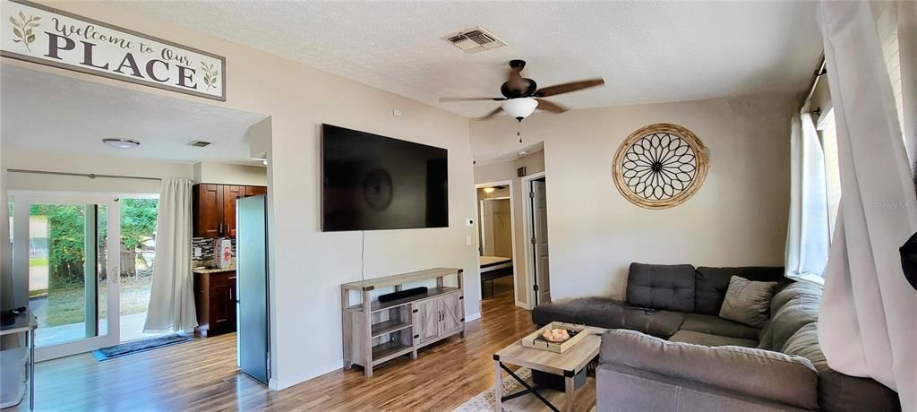 Active With Contract: $239,000 (2 beds, 1 baths, 792 Square Feet)