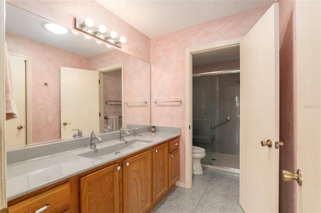 For Sale: $299,000 (2 beds, 2 baths, 1333 Square Feet)