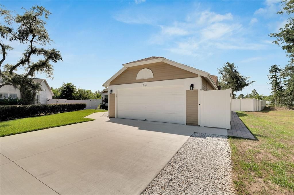 Active With Contract: $420,000 (3 beds, 2 baths, 1652 Square Feet)